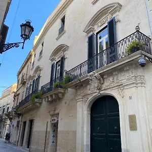Palazzo Rollo לצ'ה