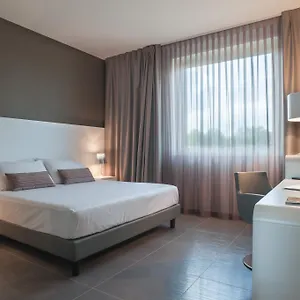 8piuhotel לצ'ה